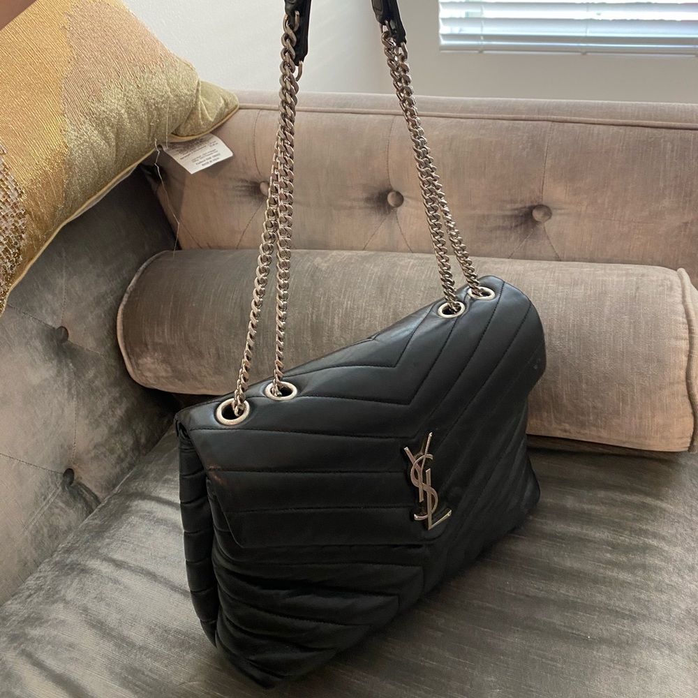 Authentic medium YSL Saint Laurent LouLou bag💖